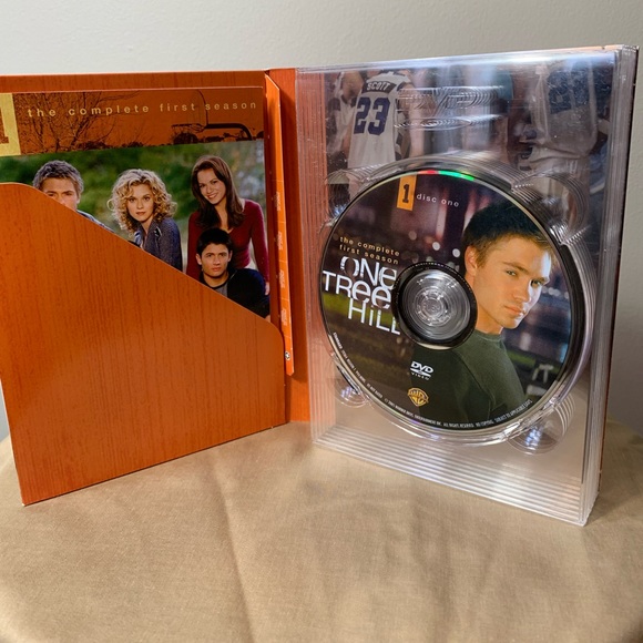 One Tree Hill Seasons 1 - 3 DVD set - Picture 5 of 12